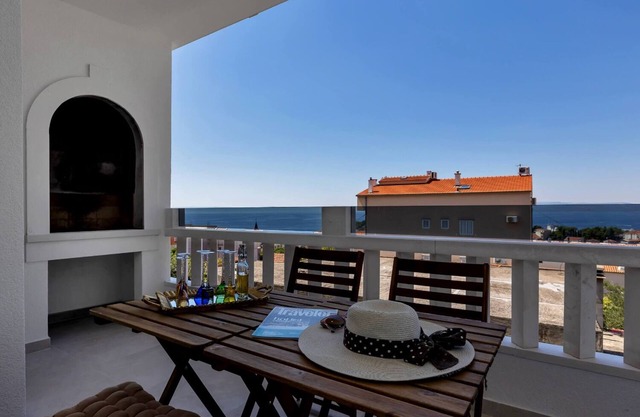 Apartment Prgo - with view and parking: A2(6) - Makarska, Riviera Makarska, Croatia