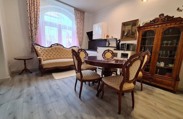 Apartment-Private Bathroom-Street View-Erdgeschoss