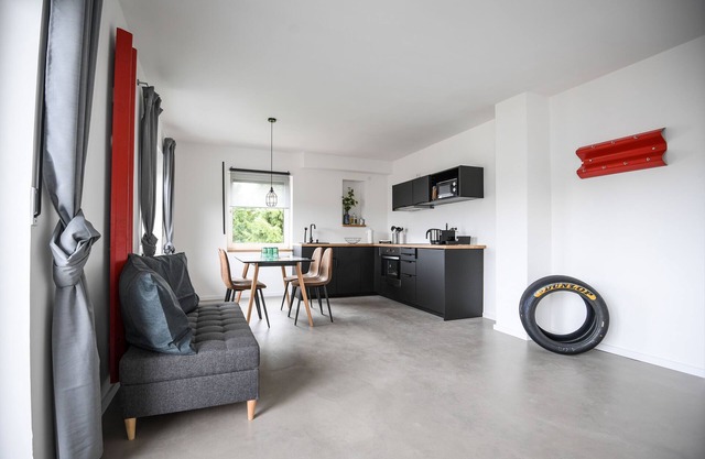 Apartment-Private Bathroom-Balcony-3-Breidscheid