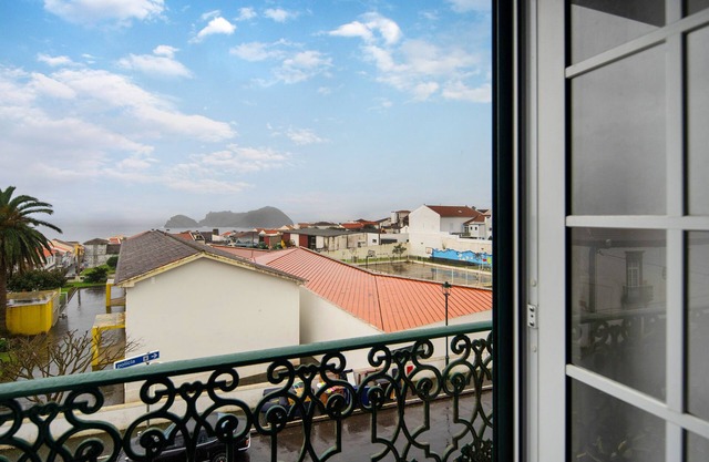 Apartment 'Casa São Pedro' with Sea View, Wi-Fi and Air Conditioning