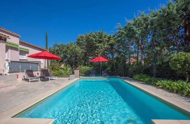 Apartment 'Ptit Coin De Paradis Plage Peguiere' with Private Pool, Wi-Fi and Air Conditioning