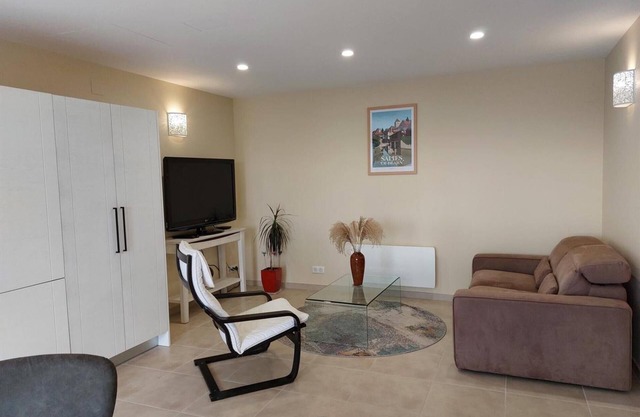 Apartment 'Pyrenea' with Mountain View, Private Terrace and Wi-Fi
