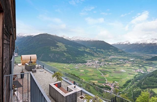 Apartment 'Röfen Weströfen' with Mountain View, Shared Terrace and Wi-Fi