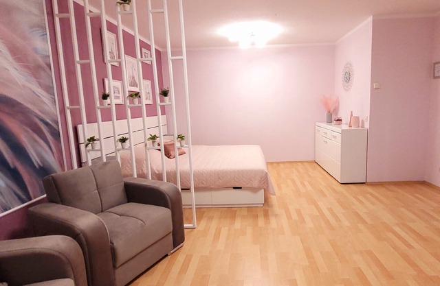 Apartment 'Romantische 2 Zimmerwohnung' with Wi-Fi