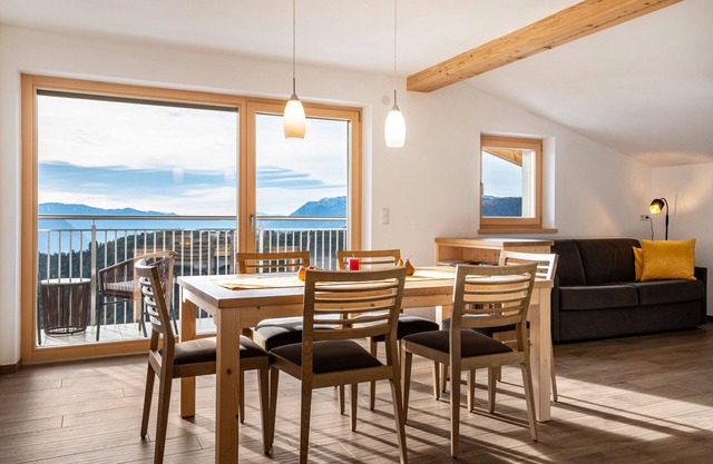 Apartment "Reiterhof Flora" with Mountain View, Private Garden & Wi-Fi