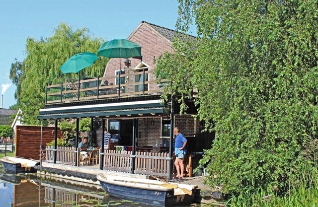 Apartment right on the water. With a beautiful view of the canals and fields of "the kingdom of 1000 islands".