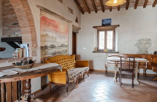 Apartment 'Reggioli- Appartamento Falegname' with Mountain View, Shared Garden and Balcony