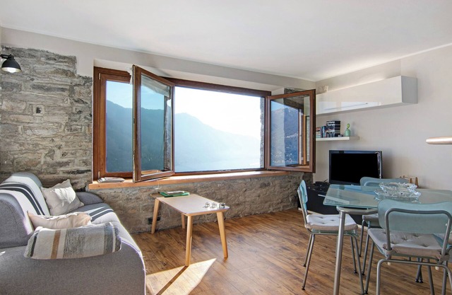 Apartment "Renovated Barn of the year 1500" with Lake View & Wi-Fi