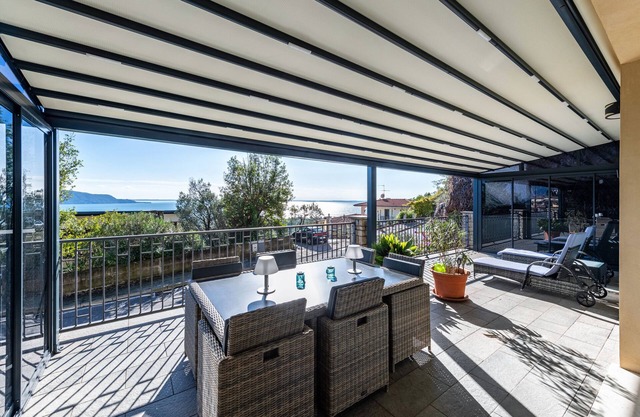 Apartment 'Residence Virgilio Green' with Lake View, Wi-Fi and Air Conditioning