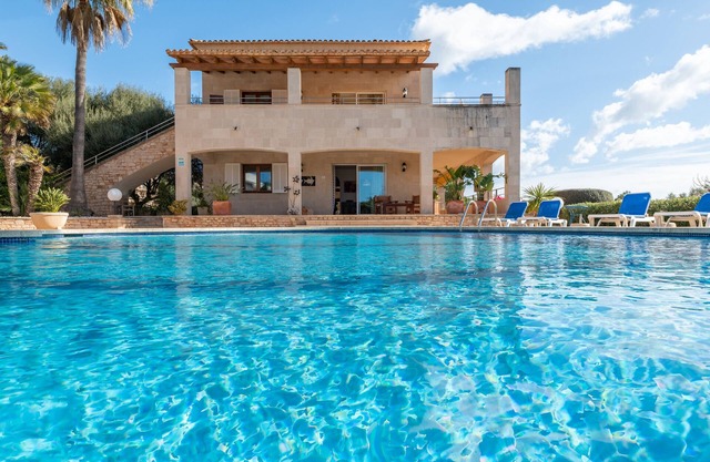 Apartment 'Residencial Planta Baja Vista Mar' with Sea View, Shared Pool and Wi-Fi