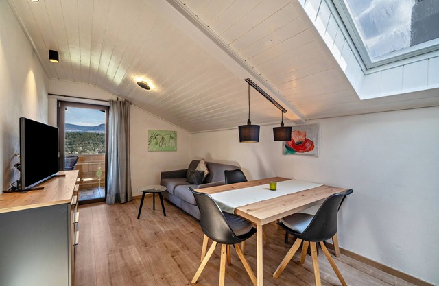 Apartment "Residenz Kronstein - 9" with Shared Garden & Mountain View