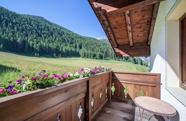 Apartment "Rieglhof Hennennest" with Mountain View, Garden & Wi-Fi