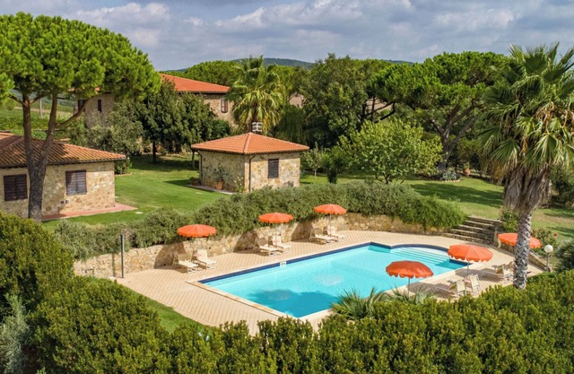 Apartment 'Riccio' with Shared Pool, Wi-Fi and Air Conditioning