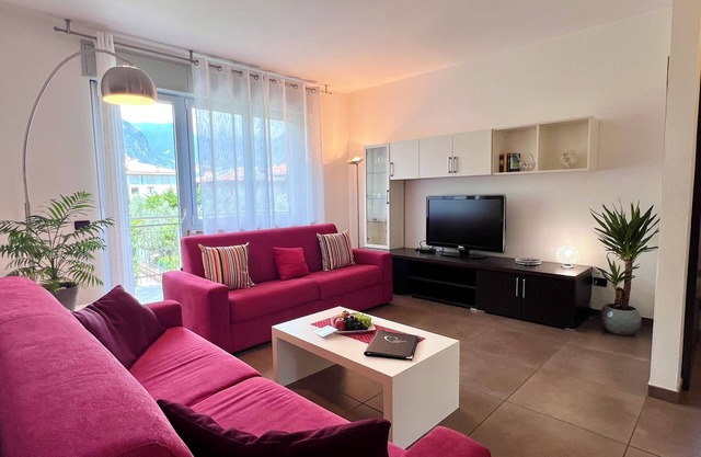 Apartment Riva del Garda - 3 bedrooms, garden, parking, balconies, WLAN,