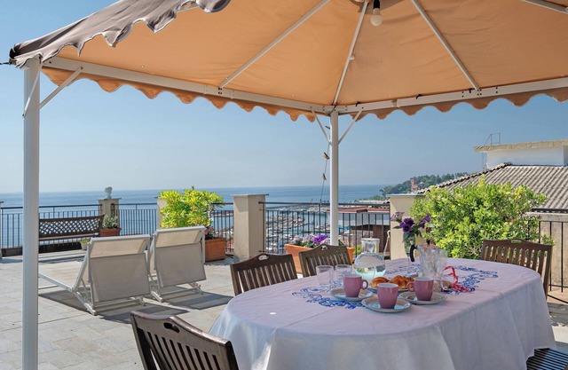 Apartment 'Riviera Mare' with Sea View, Private Terrace and Wi-Fi