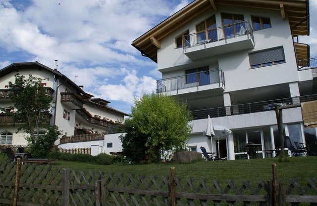 Apartment "Roessl 1 Depandance" with Mountain View, Shared Pool & Wi-Fi