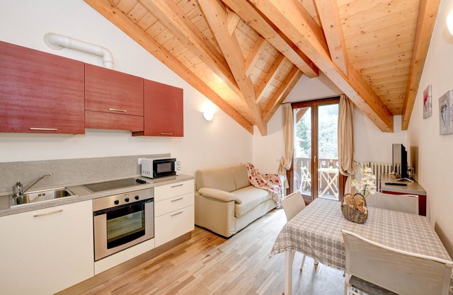 Apartment 'Rosa delle Dolomiti Bilocale3' with Mountain View & Shared Sauna