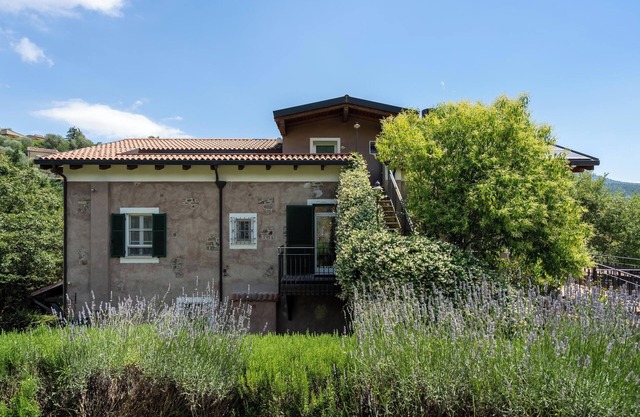 Apartment Rosmarino with Mountain View, Garden, Shared Pool and Wi-Fi