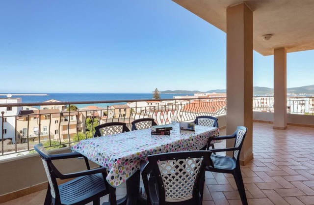 Apartment Royal on the Beach with Sea View, A/C, Wi-Fi, Balcony & Terrace