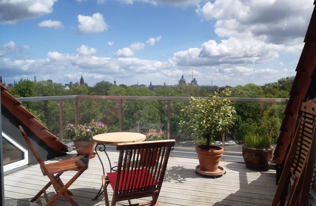 Apartment 'Ruhe Über Den Dächern Hannovers' with Private Terrace, Balcony and Wi-Fi