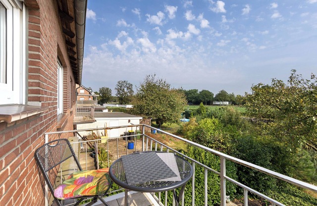 Apartment 'Ruhiges Appartement Am Stadtrand' with Balcony and Wi-Fi