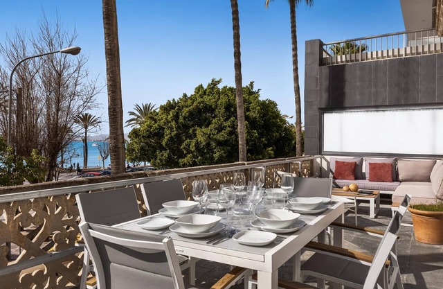 Apartment 'S' by the sea
