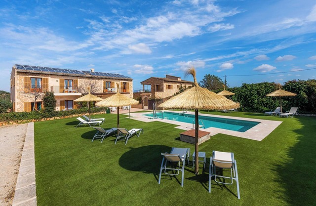 Apartment S Hort Can Capità Familiar Superior 2 close to the Sea with Shared Pool & Wi-Fi