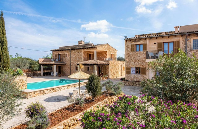 Apartment 'S Hort Can Capità Suite Junior' close to the Sea with Shared Pool & Wi-Fi