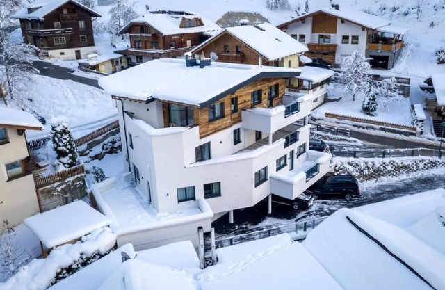 Apartment 'Sabrina Kreuzjoch' with Mountain View, Private Terrace and Wi-Fi
