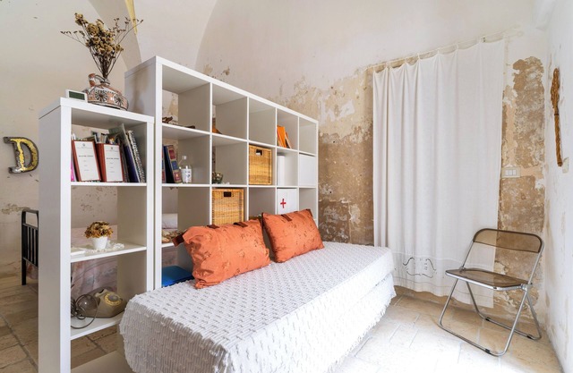 Apartment 'Sala Del Camino' with Private Terrace, Wi-Fi and Air Conditioning