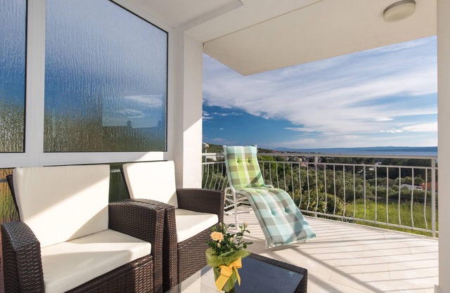 Apartment Salvagno - Two Bedroom Apartment with Balcony and Sea View