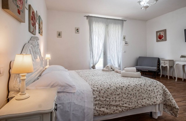 Apartment 'Salvia' with Shared Pool, Wi-Fi and Air Conditioning