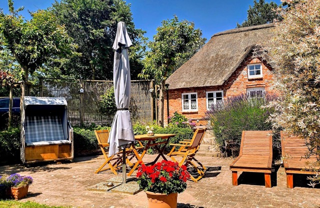 Apartment 'Sannes' with Private Terrace and Shared Garden