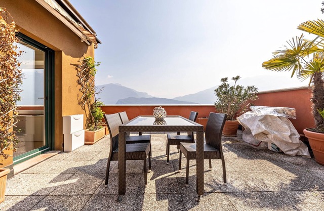 Apartment "Sara" with Lake View, Shared Pool & Wi-Fi
