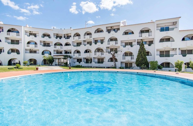 Apartment 'Saro' with Shared Pool, Wi-Fi and Air Conditioning