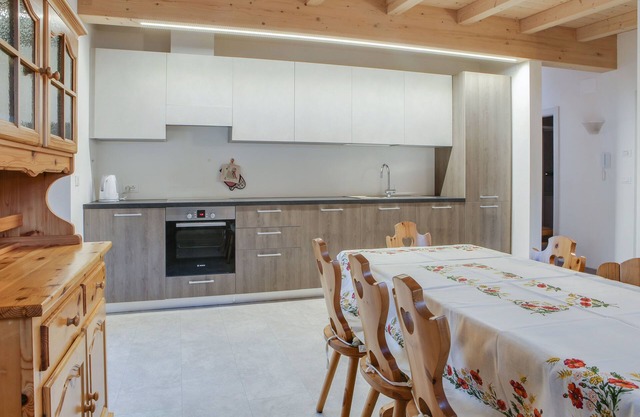 Apartment Sas Lonch with Mountain View, Wi-Fi & Garden