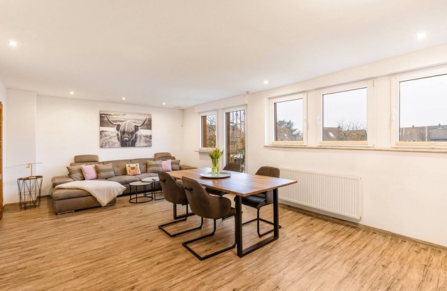 Apartment 'Schöne Wohnung In Oberhausen' with Wi-Fi