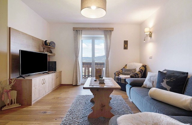Apartment 'Schererhof Dolomitenblick' with Mountain View, Shared Garden and Wi-Fi