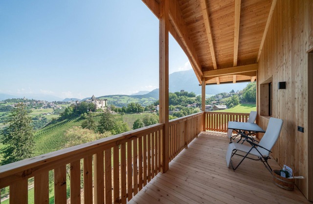 Apartment "Schlosshof Hoamat" with Mountain View, Terraces & Wi-Fi