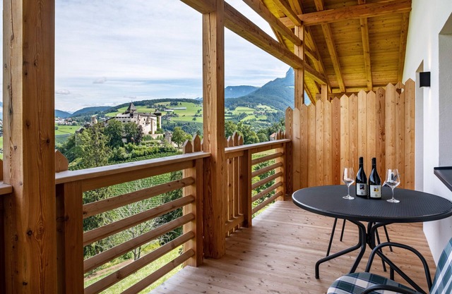 Apartment "Schlosshof Hänsel und Gretel" with Mountain View, Balconies & Wi-Fi