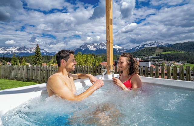 Apartment "Schlossberg Rosengarten" with Mountain View, Private Finnish Sauna & Garden