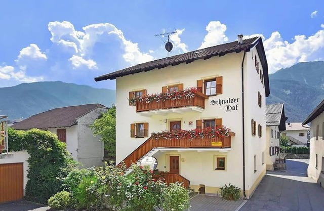 Apartment "Schnalserhof Gravensteiner" with Mountain View, Shared Terrace & Wi-Fi
