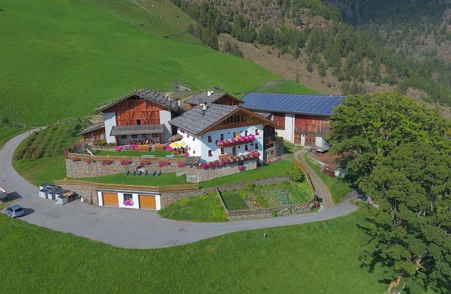 Apartment 'Schnatzhof Morgensonne' with Mountain View, Shared Terrace and Wi-Fi