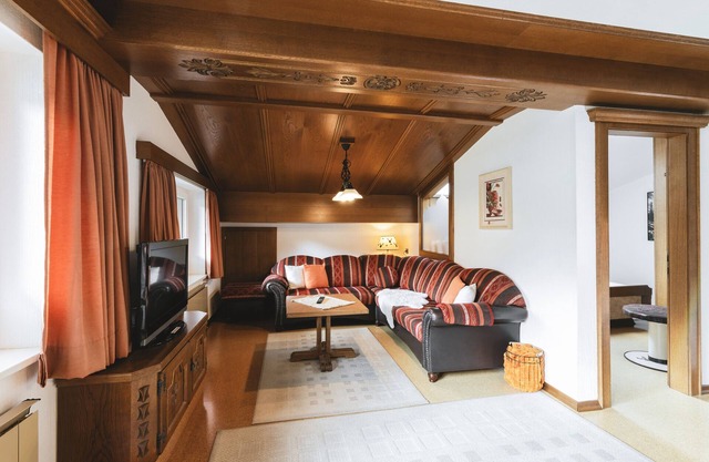 Apartment 'Schneidspitze - 18' with Mountain View, Shared Terrace and Wi-Fi