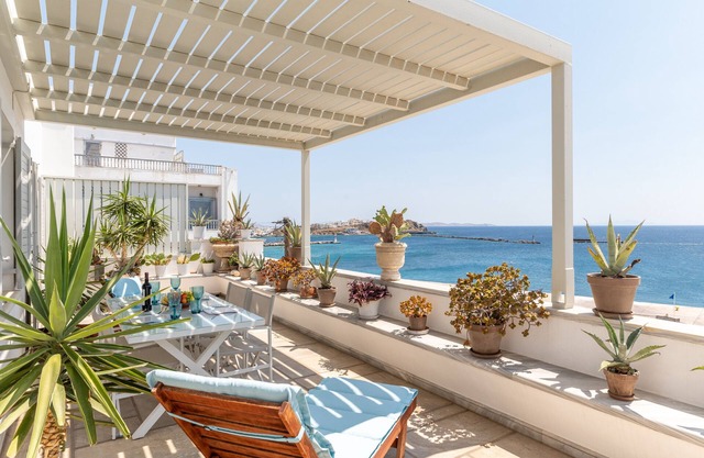 Apartment 'Sea Horse 2 Tinos' with Sea View, Wi-Fi and Air Conditioning