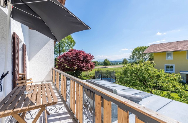 Apartment "Selina" with Lake View, Mountain View, Balcony & Garden