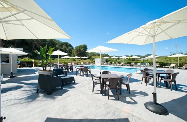 Apartment Ses Veles 1 dormitorio close to the Beach with Sea View, Pool, Wi-Fi & Garden