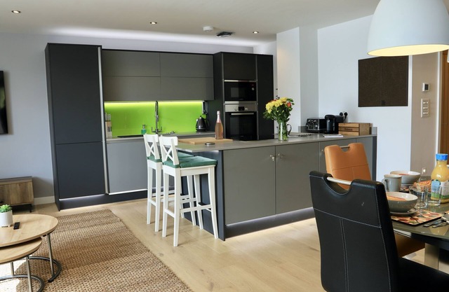 Apartment Seven: Modern Living Steps from the Cen