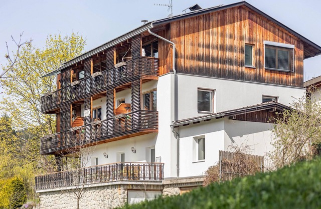 Apartment 'Silbernagl Terrasse - Blick Zum See' with Shared Terrace and Wi-Fi