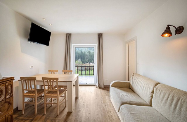 Apartment 'Silbernagl Sonnig Mit Gartenblick' with Lake View, Shared Terrace and Wi-Fi